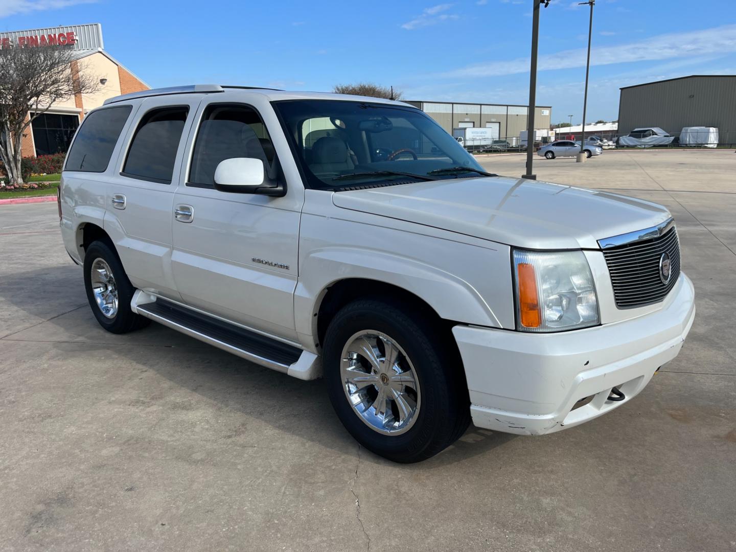 2002 white /TAN Cadillac Escalade 2WD (1GYEC63T62R) with an 5.3L V8 OHV 16V engine, 4-Speed Automatic Overdrive transmission, located at 14700 Tomball Parkway 249, Houston, TX, 77086, (281) 444-2200, 29.928619, -95.504074 - Photo#0